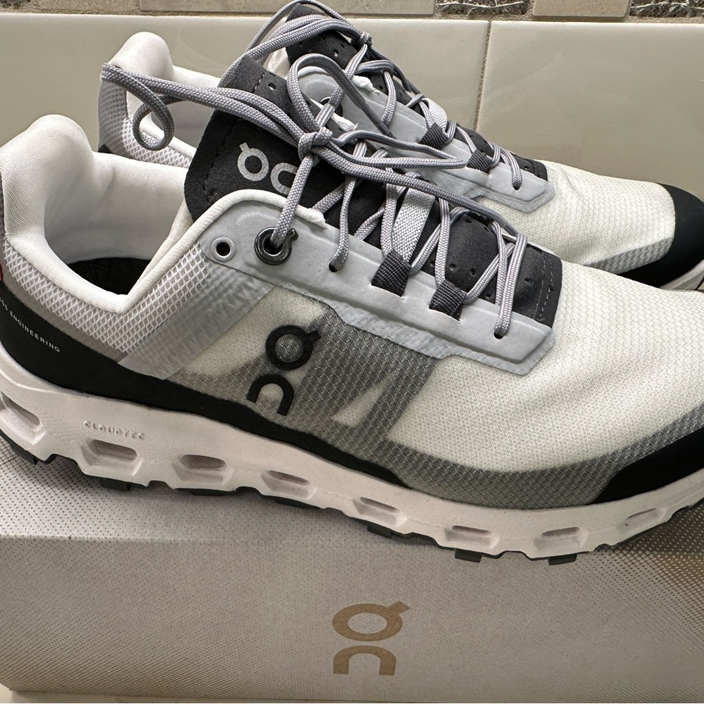 On Cloudvista tennis shoes - Glacier/Black sz 7